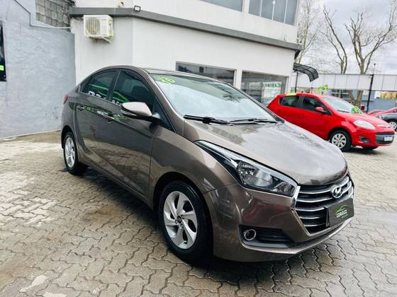 HYUNDAI HB20S 1.0 COMFORT PLUS 12V FLEX 4P MANUAL
